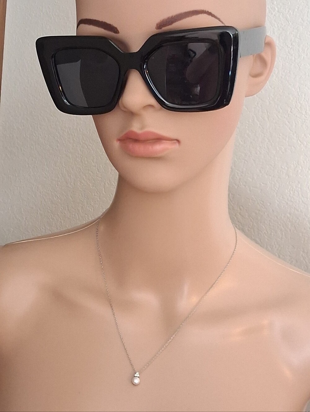 Sleek Black Oversized Square Sunglasses for Women